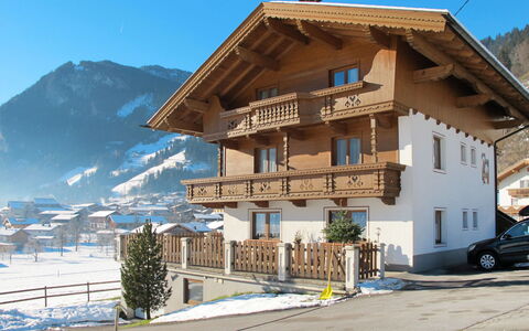 Mayrhofen 832: Cielo, Costruzione, Pianta, Montagna, Finestra, Neve, Ruota, Albero, Casa
