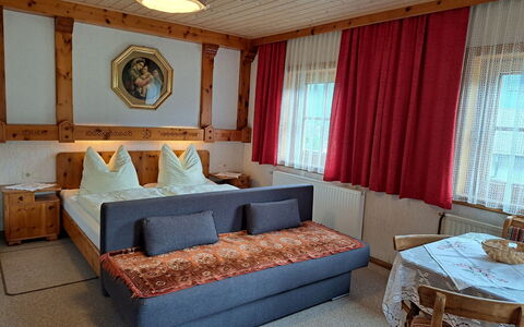 Schoberhof: Mobilia, Proprietà, Finestra, Comfort, Azzurro, Legna, Costruzione, Interior Design, Decorazione, Tenda