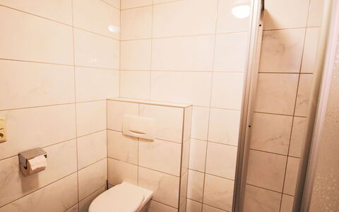 Kappl 807: Parete, Pavimentazione, Pavimento, Toilet Seat, Bagno, Gabinetto, Idraulico Fixture, Piastrella, Idraulico, Ceramica