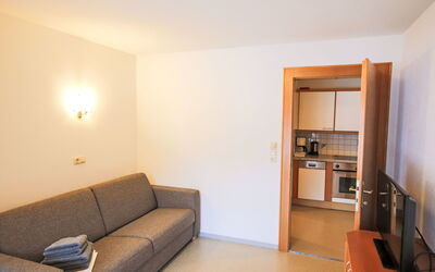 Subretta 807.1: Interior Design, Mobilia, Pavimentazione, Pavimento, Legna, Soffitto, Camera, Appartamento, Soggiorno, Tavolo
