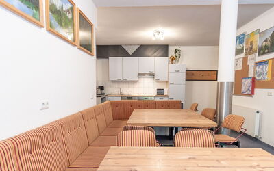 Al Vietta 822.1: Proprietà, Cornice, Legna, Tavolo, Interior Design, Pavimentazione, Pavimento, Latifoglie, Color Legno, Soggiorno