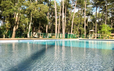Ondres 649: Acqua, Piscina, Paesaggio Naturale, Proprietà, Albero, Riserva Naturale, Risorse Idriche, Vacanza, Immobiliare, Tempo Libero