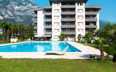 Riva del Garda 651: Proprietà, Costruzione, Piscina, Casa, Immobiliare, Zona Residenziale, Appartamento, Condominio, Architettura, Ricorrere