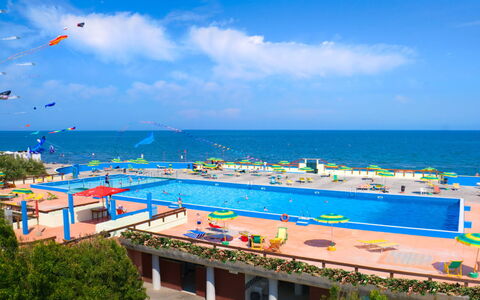 Rosolina Mare 620: Nube, Acqua, Cielo, Pianta, Blu, Azzurro, Piscina, Tempo Libero, Mobili Da Esterno, Shade