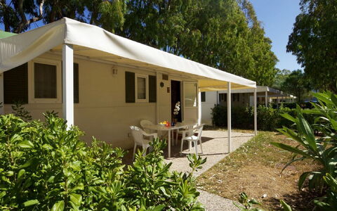 Cannigione 651: Costruzione, Cielo, Pianta, Tavolo, Finestra, Azzurro, Shade, Architettura, Legna, Sedia