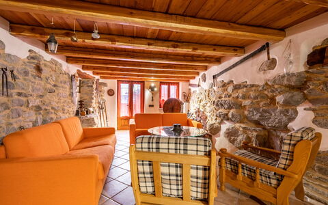Ivan: Proprietà, Costruzione, Legna, Interior Design, Mensola, Casa, Divano, Pavimento, Pavimentazione, Fascio