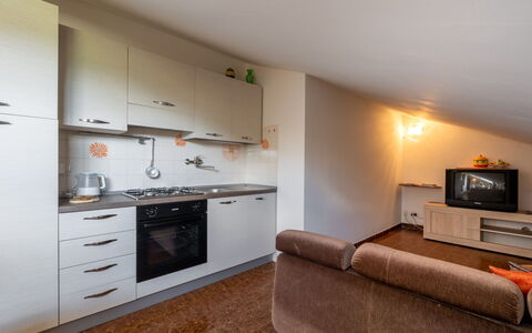 Ca' D'Gnese: Mobilia, Costruzione, Proprietà, Cabinetry, Divano, Controsoffitto, Elettrodomestico, Legna, Elettrodomestico Da Cucina, Interior Design