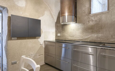 Torre Paponi 602: Controsoffitto, Cabinetry, Proprietà, Mobilia, Costruzione, Elettrodomestico Da Cucina, Cucina, Cucina Stufa, Piano Cottura, Legna