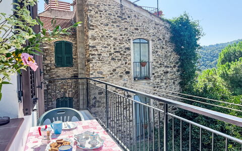Casa Simona (Dol134): Costruzione, Proprietà, Giorno, Cielo, Azzurro, Tavola, Pianta, Quartiere, Recinzione, Villetta