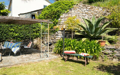 Molini di Prelà 627: Mobilia, Arbusto, Giardino, Mobili Da Esterno, Sedia, Groundcover, Backyard, Shade, Landscaping