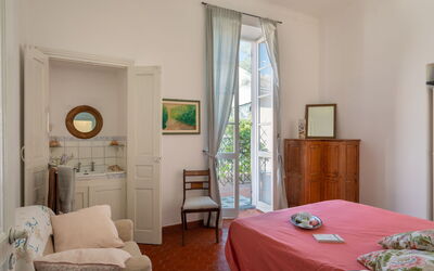 Molini di Prelà 627: Mobilia, Costruzione, Tavolo, Cabinetry, Comfort, Azzurro, Tessile, Legna, Cornice, Interior Design