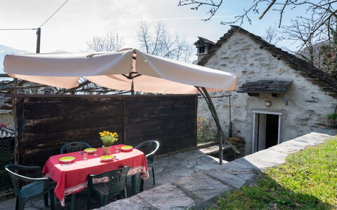 Baita Anita: Cielo, Pianta, Tavolo, Nube, Sedia, Tavolo Esterno, Mobili Da Esterno, Costruzione, Shade, Erba