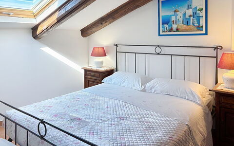 Il Ghiro: Letto, Mobilia, Camera Da Letto, Interior Design, Legna, Bedding, Pavimentazione, Lenzuolo, Pavimento, Camera