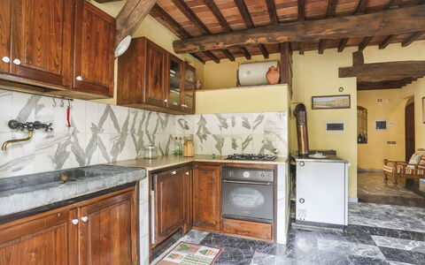 Agrumi: Cabinetry, Proprietà, Controsoffitto, Legna, Cucina, Costruzione, Interior Design, Pavimentazione, Pavimento, Color Legno