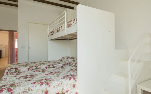 Pomarance 648: Camera Da Letto, Letto, Camera, Proprietà, Mobilia, Lenzuolo, Parete, Telaio Del Letto, Interior Design, Casa