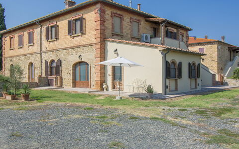 Pomarance 648: Pianta, Cielo, Costruzione, Proprietà, Finestra, Casa, Lotto, Albero, Porta