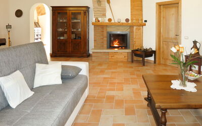 Podere Sant'Elisa 648.3: Mobilia, Proprietà, Cornice, Costruzione, Legna, Pavimentazione, Soggiorno, Tavolo, Pavimento, Interior Design