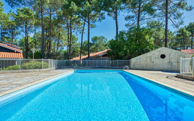 Golf Loisirs 680.1: Blu, Piscina, Materiale Composito, Ricorrere, Shade, Eco Hotel, Mobili Da Esterno, Hotel, Centro Ricreativo, Villa