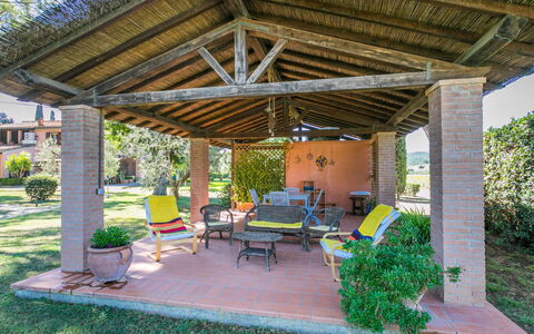 Suvereto 649: Pianta, Mobilia, Proprietà, Tavolo, Shade, Mobili Da Esterno, Tavolo Esterno, Sedia, Costruzione, Architettura