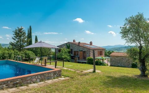 Valmarinella: Nube, Acqua, Cielo, Pianta, Costruzione, Proprietà, Albero, Paesaggio Naturale, Piscina, Casa