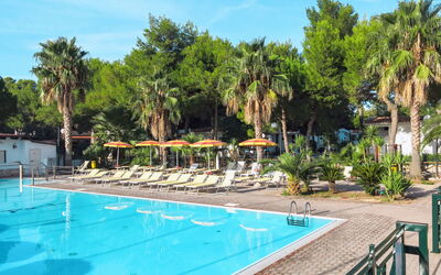 Vieste 612: Piscina, Proprietà, Ricorrere, Tempo Libero, Immobiliare, Vacanza, Costruzione, Casa, Hotel, Albero