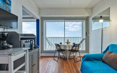 Les Sables D'Argent: Mobilia, Pavimento, Camera, Appartamento, Sedia, Mare, Balcone, Latifoglie, Ricorrere, Pavimento In Legno