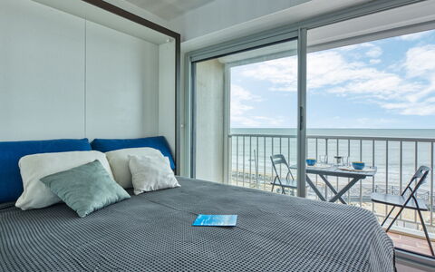 Les Sables D'Argent: Pavimento, Pavimentazione, Interior Design, Mobilia, Camera Da Letto, Camera, Letto, Biancheria, Appartamento, Lenzuolo