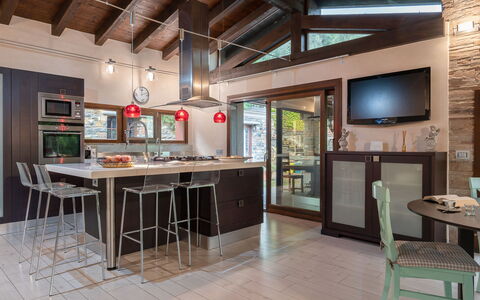 Villa Monterosso (Imp420): Mobilia, Cucina, Interior Design, Pavimentazione, Lampada, Controsoffitto, Soffitto, Legna, Sedia, Casa