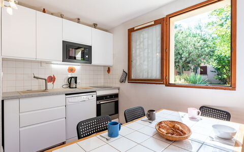 Lacanau 900: Cabinetry, Proprietà, Mobilia, Controsoffitto, Lavello, Rubinetto, Cucina, Legna, Lavandino Della Cucina, Interior Design