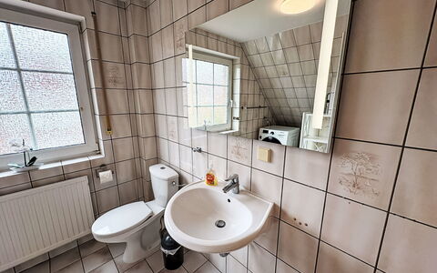 Christa (Hok110): Idraulico Fixture, Pavimento, Bagno, Pavimentazione, Idraulico, Interior Design, Camera, Lavandino Del Bagno, Rubinetto, Lavello