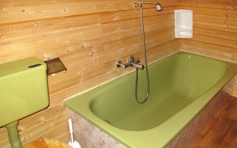 Schöser: Lavello, Verde, Proprietà, Idraulico Fixture, Bagno, Controsoffitto, Parete, Camera, Rubinetto, Giallo