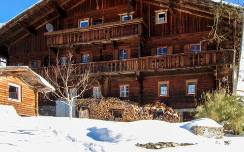 Schöser: Costruzione, Proprietà, Finestra, Cielo, Neve, Legna, Casa, Architettura, Albero, Villetta