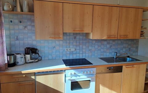 Ragusa: Lavandino Della Cucina, Cabinetry, Controsoffitto, Proprietà, Lavello, Elettrodomestico Da Cucina, Cucina Stufa, Cucina, Legna, Interior Design