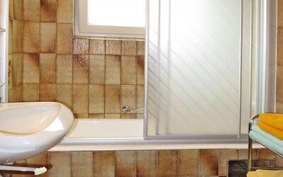 Rahm 840.1: Idraulico Fixture, Proprietà, Mobilia, Lavello, Rubinetto, Legna, Bagno, Shade, Interior Design