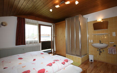 Klocker: Proprietà, Mobilia, Interior Design, Comfort, Legna, Illuminazione, Pavimento, Lavello, Idraulico Fixture