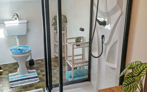 Maiklerhof: Interior Design, Pavimentazione, Bagno, Pavimento, Idraulico Fixture, Doccia Porta, Idraulico, Camera, Bicchiere, Piastrella