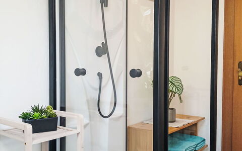 Maiklerhof: Interior Design, Bagno, Idraulico Fixture, Idraulico, Camera, Doccia Porta, Bicchiere, Piastrella, Gabinetto