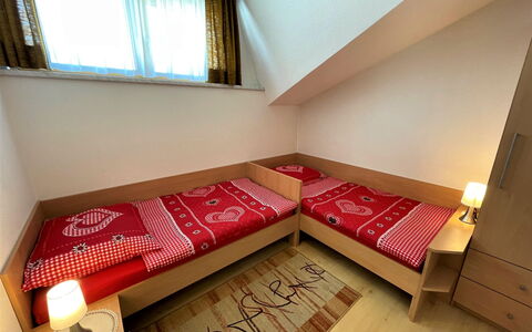 Fill: Mobilia, Proprietà, Finestra, Comfort, Rettangolo, Legna, Interior Design, Costruzione, Shade
