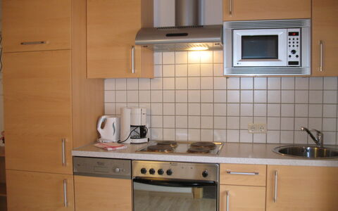 Sölden 718: Controsoffitto, Cabinetry, Lavandino Della Cucina, Lavello, Proprietà, Elettrodomestico Da Cucina, Cucina Stufa, Piano Cottura, Stufa A Gas, Cucina