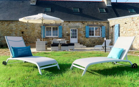 Le Vieux Chêne: Pianta, Mobilia, Cielo, Proprietà, Finestra, Costruzione, Rettangolo, Blu, Azzurro, Mobili Da Esterno