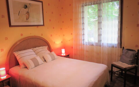 La Rose des Sables: Camera Da Letto, Letto, Camera, Mobilia, Proprietà, Lenzuolo, Telaio Del Letto, Interior Design, Bedding, Parete