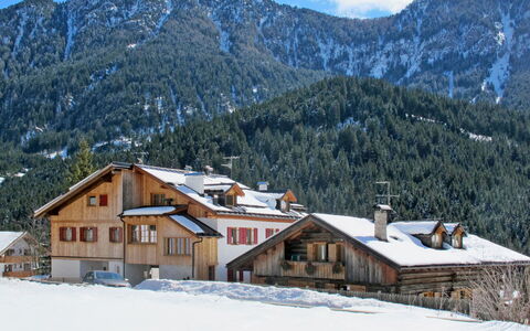 Mantel: Cielo, Montagna, Nube, Proprietà, Neve, Costruzione, Ecoregione, Natura, Casa, Pendenza