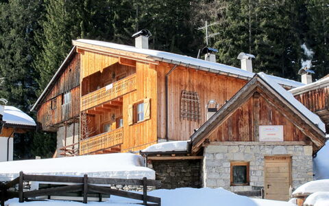 Trottner: Costruzione, Neve, Finestra, Albero, Casa, Legna, Pendenza, Villetta, Tetto, Immobiliare