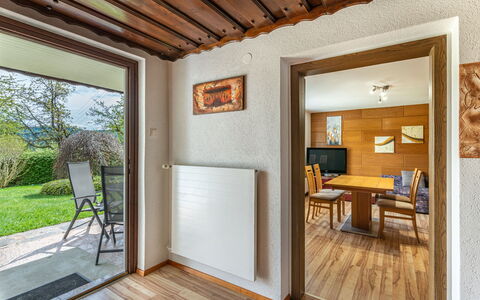 Schneeberger: Mobilia, Pianta, Legna, Interior Design, Costruzione, Soggiorno, Sedia, Architettura, Pavimento, Shade
