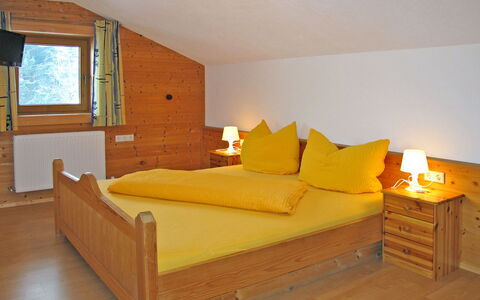 Unterkreuter: Mobilia, Letto, Camera, Camera Da Letto, Proprietà, Lenzuolo, Pavimento, Telaio Del Letto, Latifoglie, Interior Design