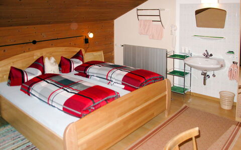 Schragl: Camera Da Letto, Camera, Letto, Mobilia, Proprietà, Telaio Del Letto, Interior Design, Lenzuolo, Suite, Bedding