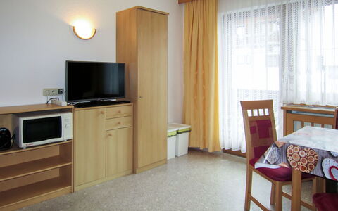Beate: Camera, Mobilia, Proprietà, Interior Design, Pavimento, Costruzione, Parete, Cabinetry, Casa, Immobiliare