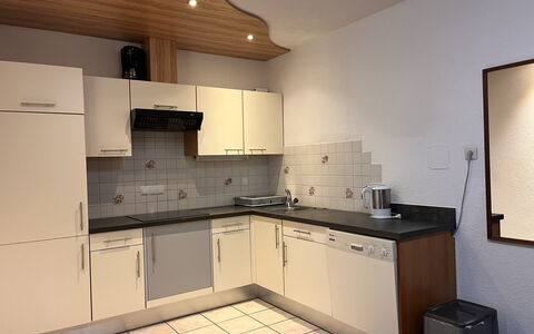 Sölden 723: Cabinetry, Proprietà, Controsoffitto, Lavello, Cucina Stufa, Cucina, Costruzione, Legna, Rubinetto, Interior Design