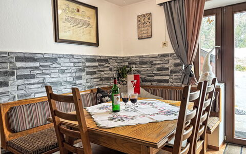 Willi: Mobilia, Interior Design, Pavimentazione, Legna, Pavimento, Tavolo, Sedia, Cucina & Sala Da Pranzo Tavolo, Sala Da Pranzo, Camera