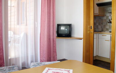Miramonte (Soe731) 729.1: Camera, Tenda, Interior Design, Proprietà, Mobilia, Finestra Trattamento, Rosa, Per Finestre, Parete, Tessile